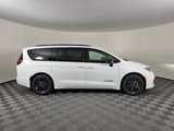 New 2025 Chrysler Pacifica Select image 3