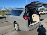 Used 2022 Chrysler Pacifica Touring-L image 5