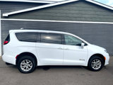 Used 2022 Chrysler Pacifica Touring-L image 4