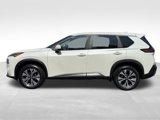 Used 2023 Nissan Rogue SV image 2