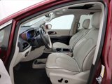 Used 2018 Chrysler Pacifica Limited image 5