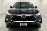 Used 2023 Toyota Highlander XLE image 2