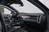 Used 2019 Porsche Cayenne Turbo image 2