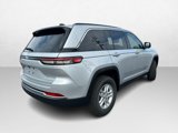 New 2025 Jeep Grand Cherokee Laredo image 3