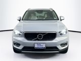 Used 2022 Volvo XC40 T5 Momentum image 2
