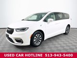 Used 2022 Chrysler Pacifica Touring-L w/ Uconnect Theater Family Group image 2