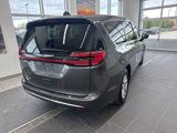 Used 2023 Chrysler Pacifica Touring-L image 5