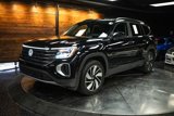 Used 2024 Volkswagen Atlas SE image 2