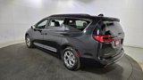 Used 2023 Chrysler Pacifica Limited image 5