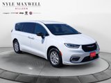 New 2026 Chrysler Pacifica Select image 2