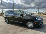 New 2025 Chrysler Pacifica Select image 2