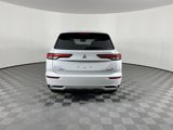 New 2025 Mitsubishi Outlander SE image 4
