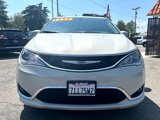 Used 2020 Chrysler Pacifica Touring image 2