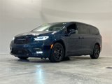 Used 2022 Chrysler Pacifica Limited w/ Uconnect Theater Family Group image 2
