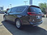 New 2025 Chrysler Pacifica Select image 3