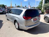Used 2018 Chrysler Pacifica Touring-L image 4