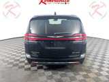 Used 2023 Chrysler Pacifica Touring-L image 6