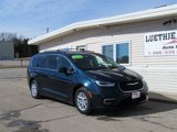 Used 2022 Chrysler Pacifica Touring-L image 4