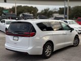 Used 2024 Chrysler Pacifica Touring-L image 5