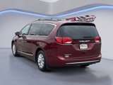 Used 2017 Chrysler Pacifica Touring-L image 3