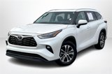 Used 2024 Toyota Highlander XLE image 2