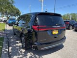 Used 2023 Chrysler Pacifica Touring-L image 5