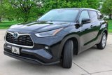 Used 2021 Toyota Highlander LE image 3