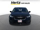 Used 2024 Chrysler Pacifica Touring-L image 3