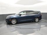 Used 2023 Chrysler Pacifica Touring-L image 4