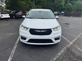 Used 2023 Chrysler Pacifica Touring-L image 4