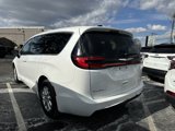 New 2025 Chrysler Pacifica Select image 4