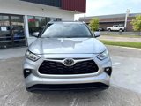 Used 2021 Toyota Highlander XLE image 2