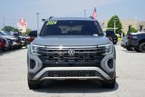 Used 2024 Volkswagen Atlas Peak Edition SEL image 2