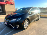 Used 2019 Chrysler Pacifica Touring-L image 2