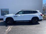 New 2025 Volkswagen Atlas Peak Edition SE image 2