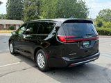 Used 2025 Chrysler Pacifica Select image 4