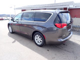 Used 2017 Chrysler Pacifica Touring image 4