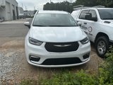 Used 2023 Chrysler Pacifica Touring-L image 2
