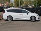 New 2025 Chrysler Pacifica Pinnacle image 4