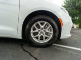 Used 2023 Chrysler Pacifica Touring-L image 4
