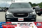 Used 2023 Chrysler Pacifica Touring-L image 2