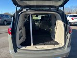 Used 2022 Chrysler Pacifica Touring-L image 4