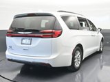 Used 2022 Chrysler Pacifica Touring-L image 5