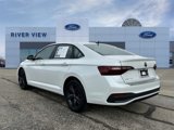 Used 2022 Volkswagen Jetta SE w/ Panoramic Sunroof Package image 4