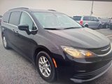 Used 2017 Chrysler Pacifica Touring image 3