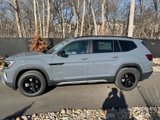 New 2025 Volkswagen Atlas Peak Edition SE image 2