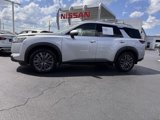 Used 2024 Nissan Pathfinder SL image 2