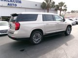 Used 2023 GMC Yukon XL SLT image 3