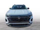 New 2025 Volkswagen Atlas Peak Edition SE image 2