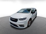 Used 2024 Chrysler Pacifica Touring-L image 4